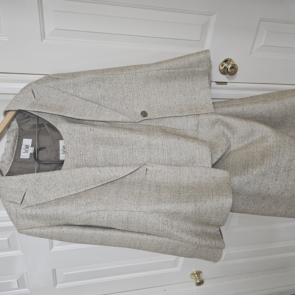 Le Suit Women's Skirt Set in Light Gray